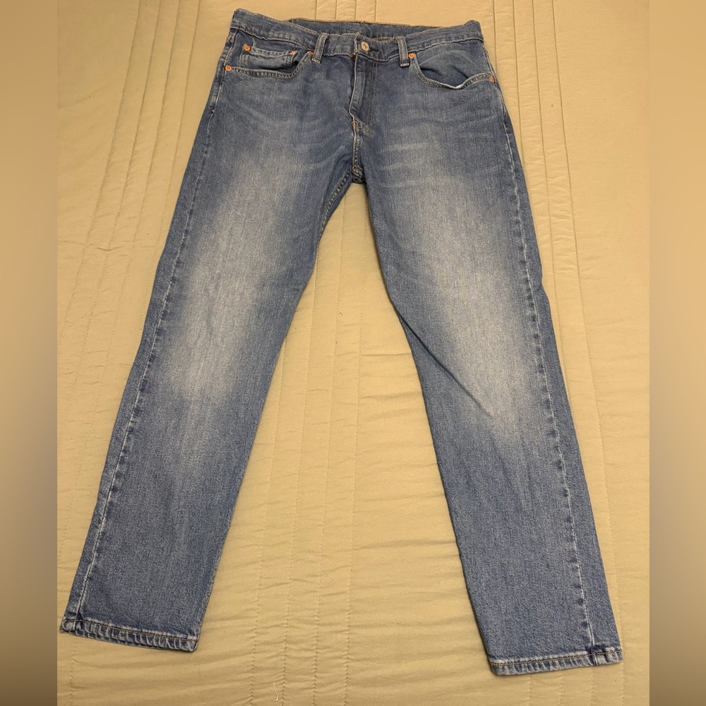 Men Levi’s Slim Taper (Size 34W, 30L. NEVER WORN!)